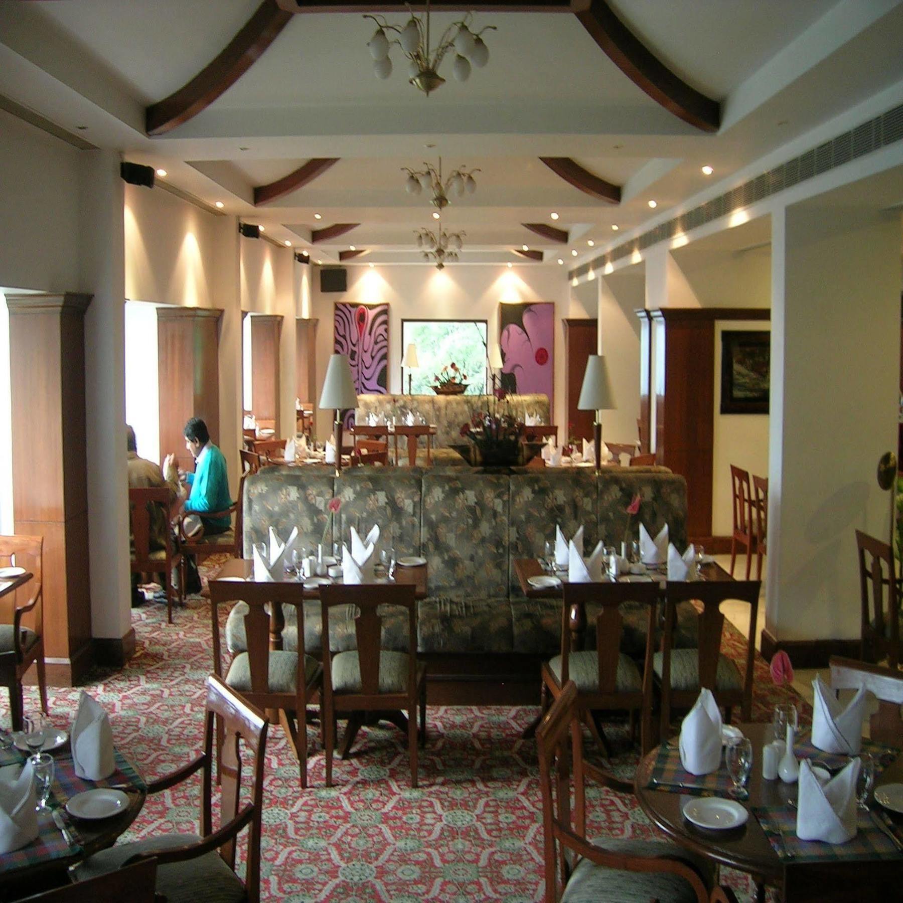 The Royal Plaza Gangtok Hotel Ngoại thất bức ảnh